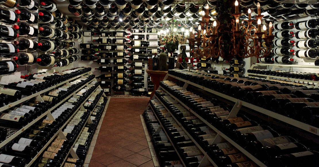Chalet Skyfall St Christoph - wine cellar at hotel