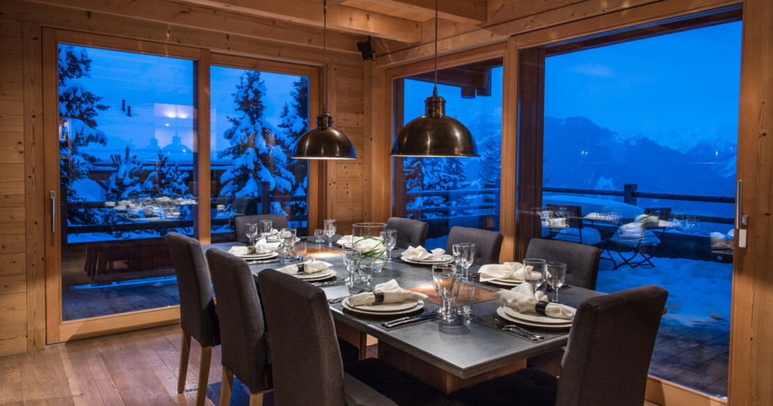 Chalet Rock - dining table