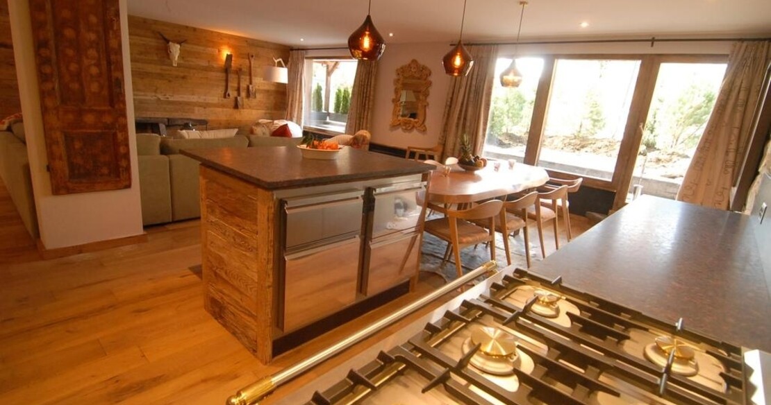 Chalet Cimerose Verbier - kitchen and open plan living