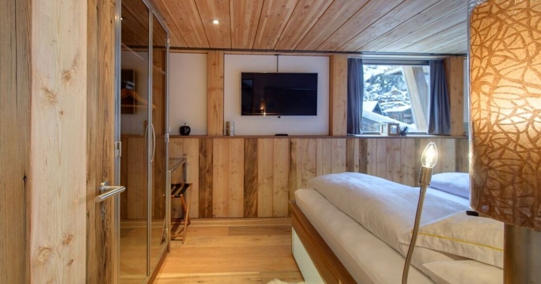 The Backstage Chalet Zermatt - bedroom