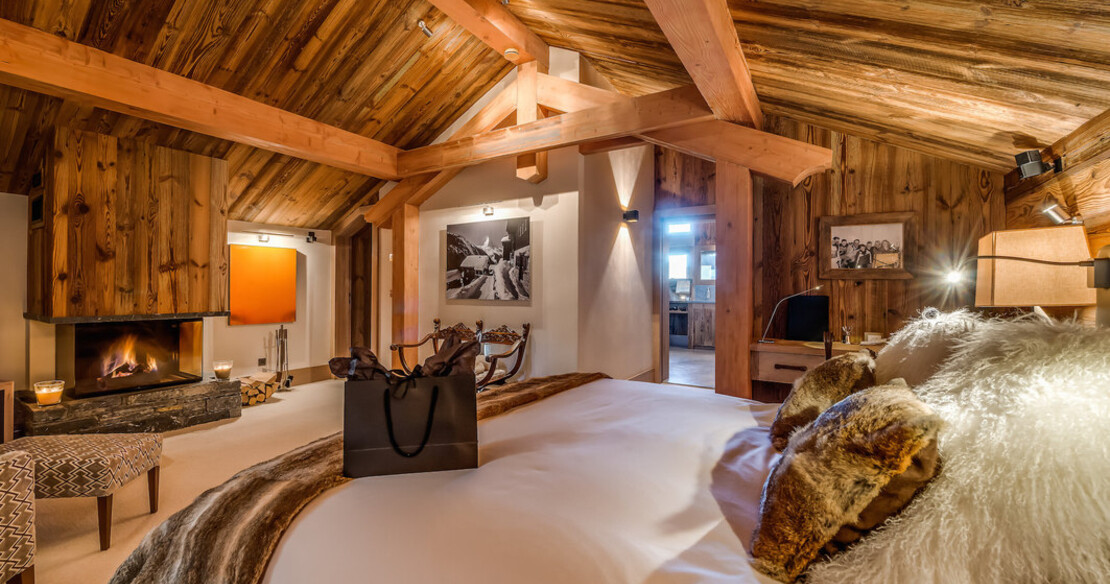 Chalet Mont Tremblant Meribel - master bedroom