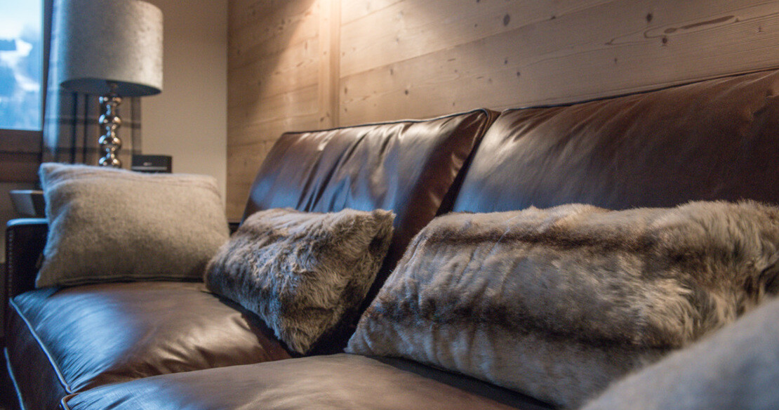 Chalet Les Pierrys in Morzine leather sofas