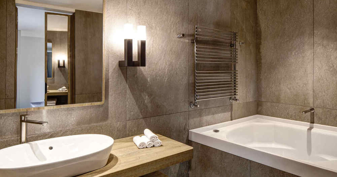 The Grand Hotel Courmayeur Mont Blanc - ensuite bathroom