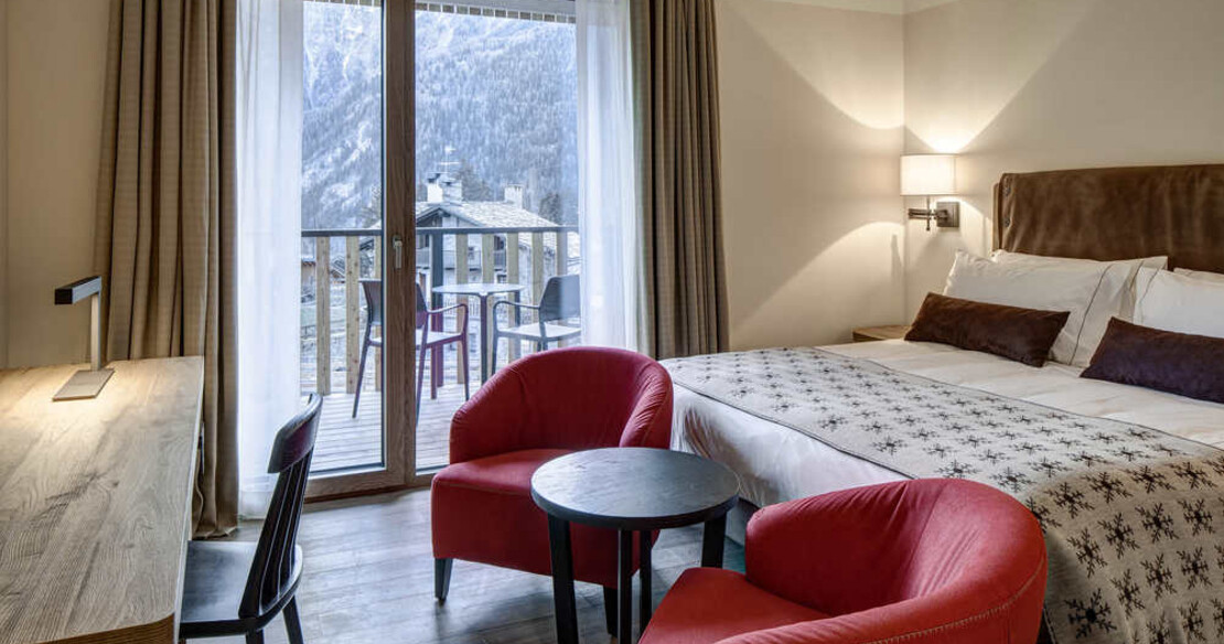 The Grand Hotel Courmayeur Mont Blanc - superior bedroom