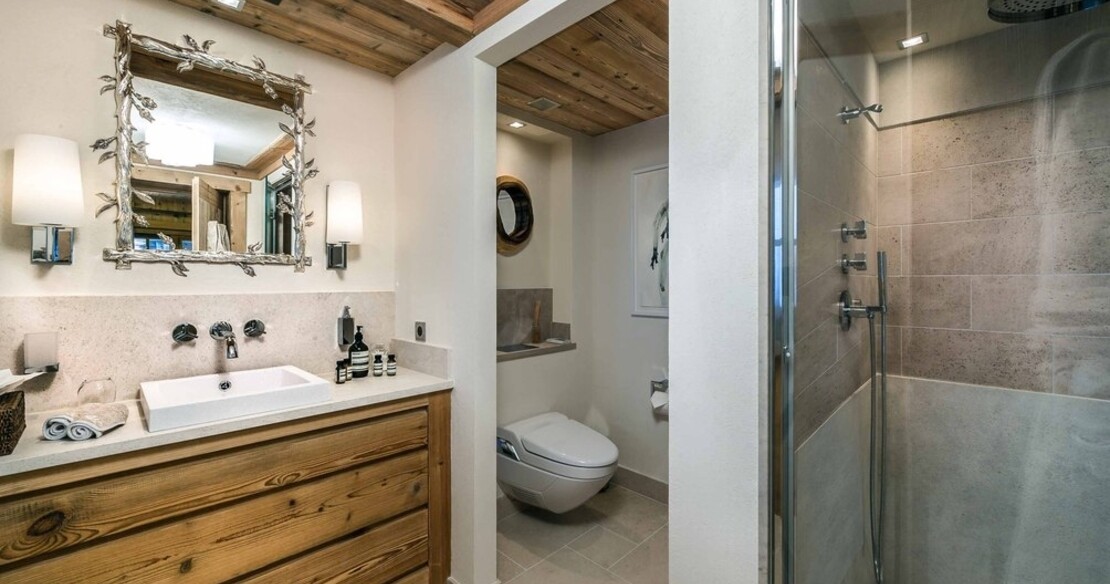 Chalet Cryst'Aile, Courchevel 1850, shower room
