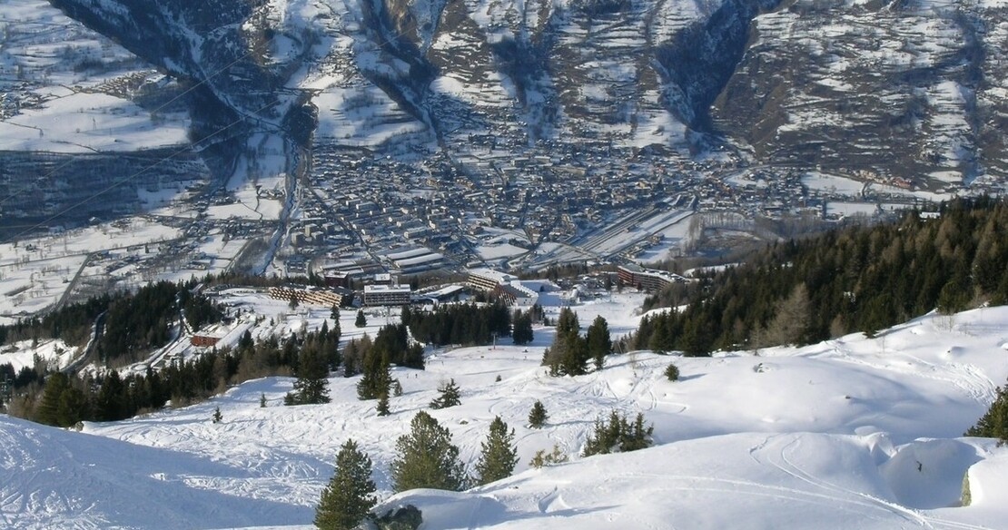 Arc 1600 ski resort - skiing down