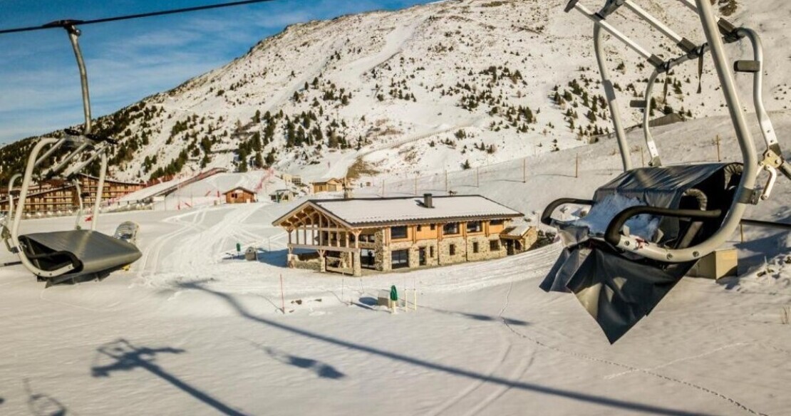 Chalet_Club_21_Forty_Arc_2000