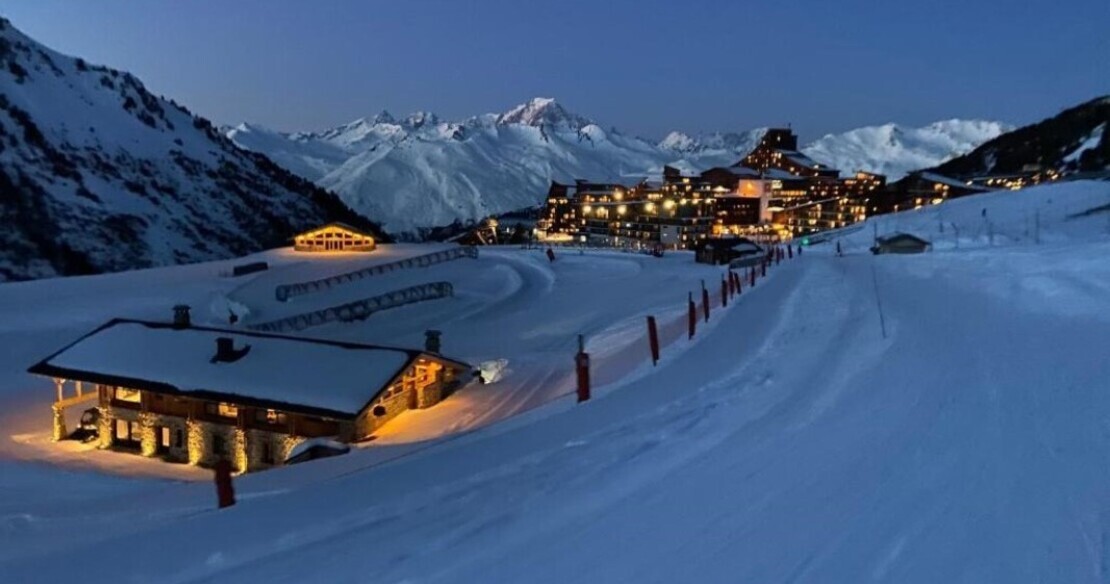 Chalet_Club_21_Forty_Arc_2000