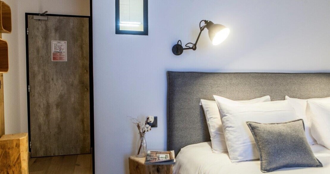 Chalet_Club_21_Forty_Arc_2000