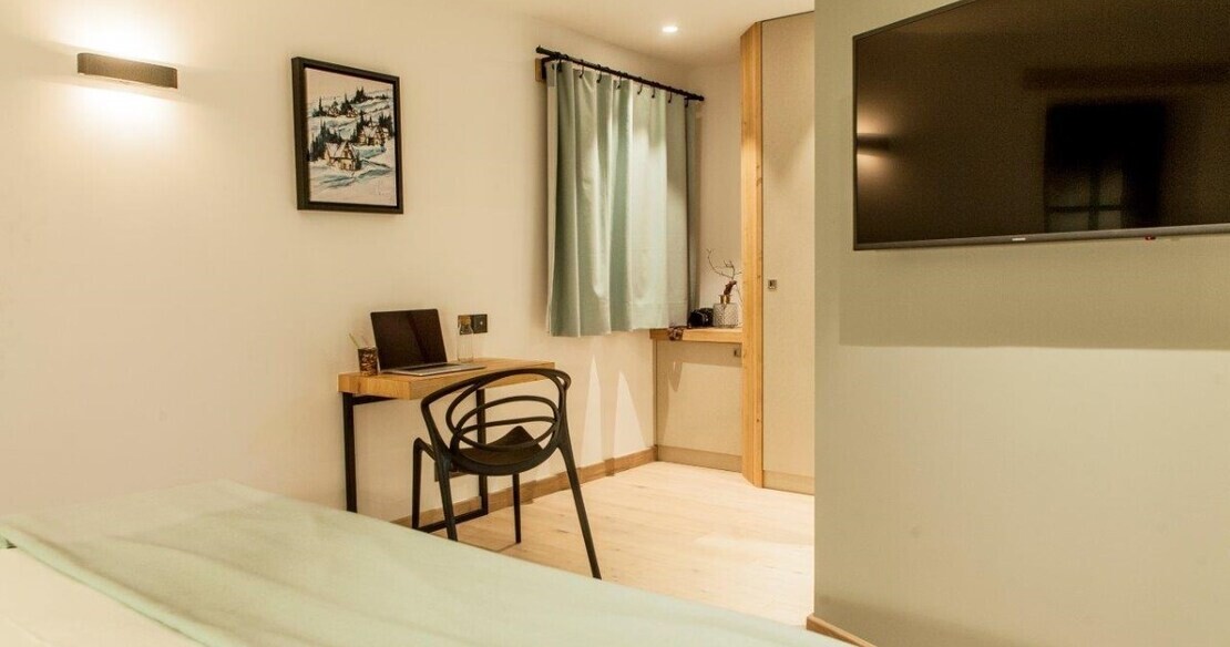 Chalet_Club_21_Forty_Arc_2000